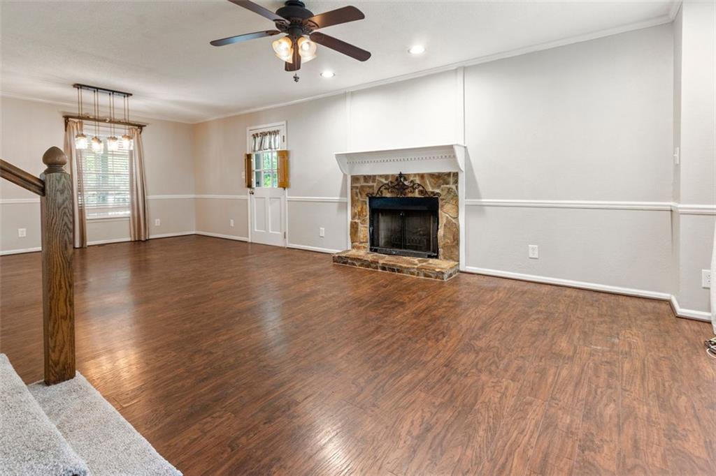 233 OAKRIDGE Drive SE