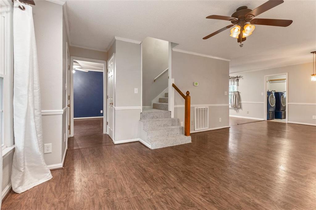 233 OAKRIDGE Drive SE