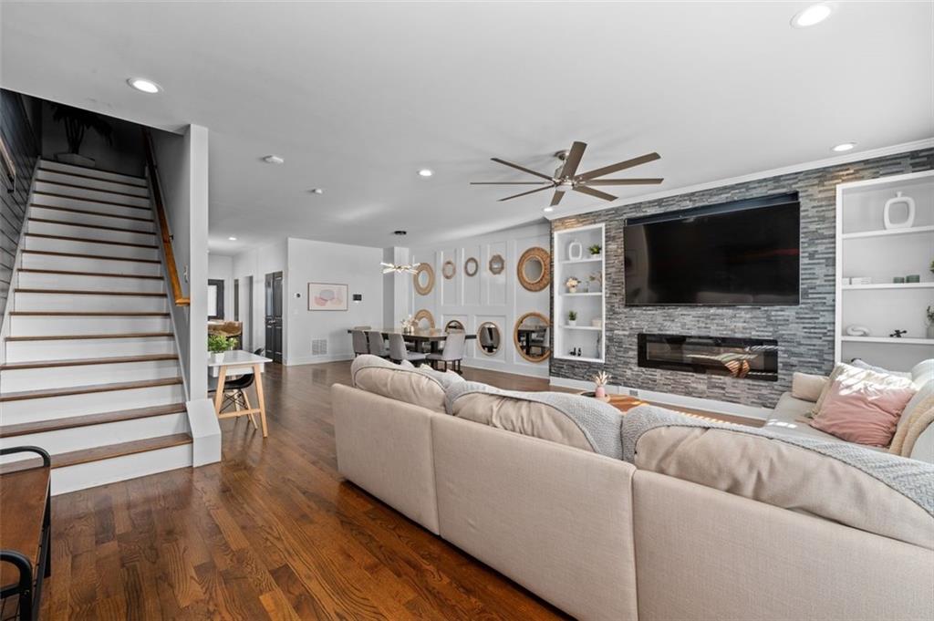 160 VANIRA Avenue SE A