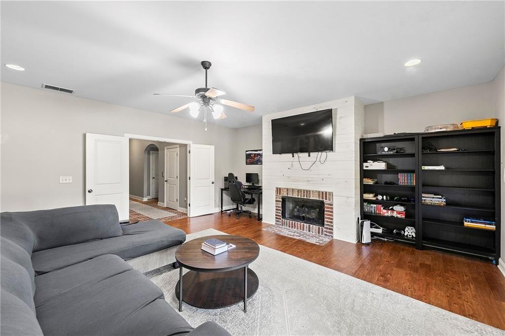 2412 St Davids Square 16