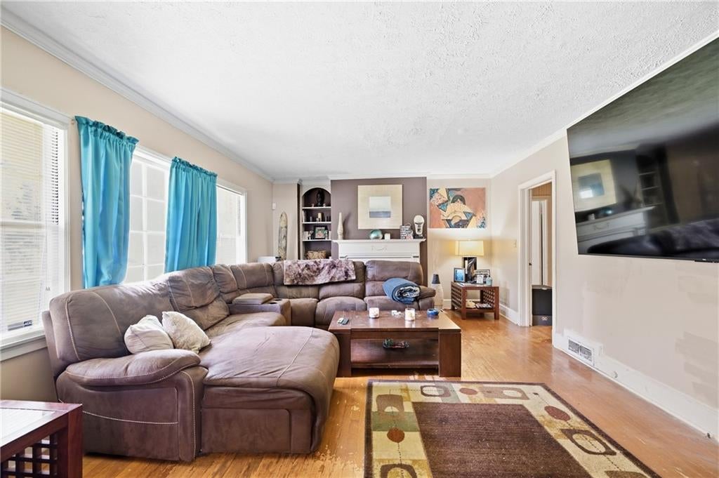 1337 Pollard Drive SW