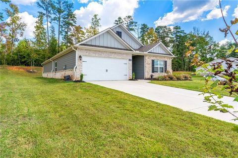 A home in Fairburn