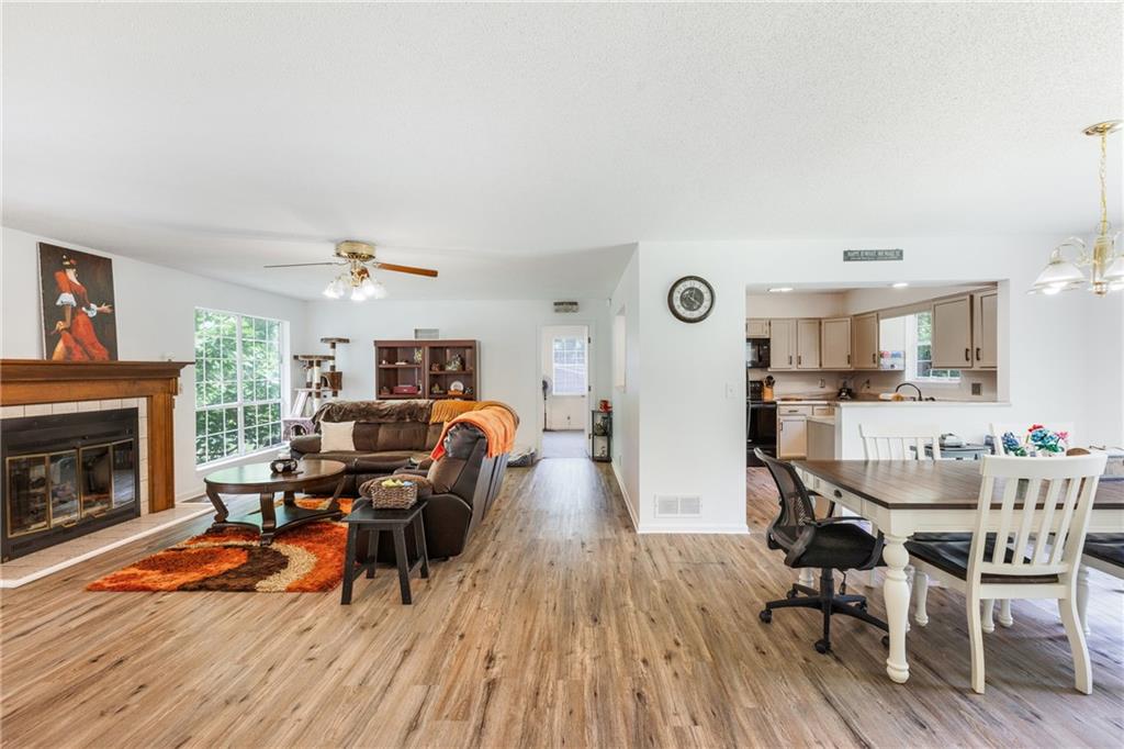 40 Carole Drive, Carrollton, Georgia image 2