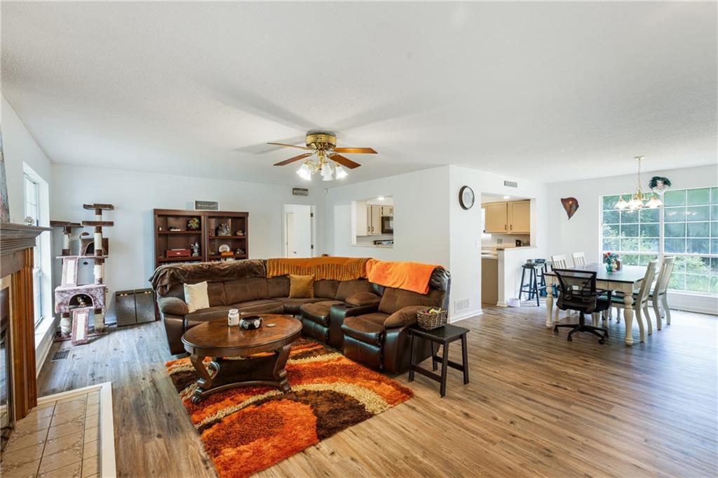40 Carole Drive, Carrollton, Georgia image 5