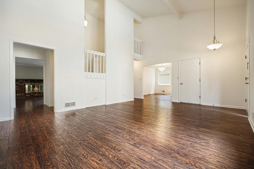 300 Cruise Court