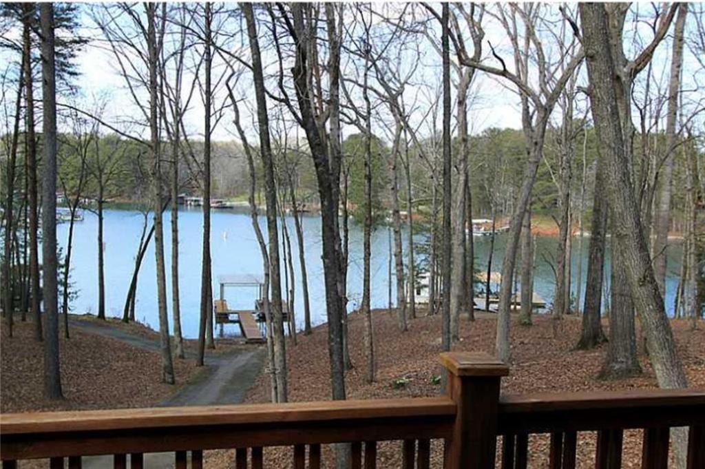 3235 Lakeside Drive