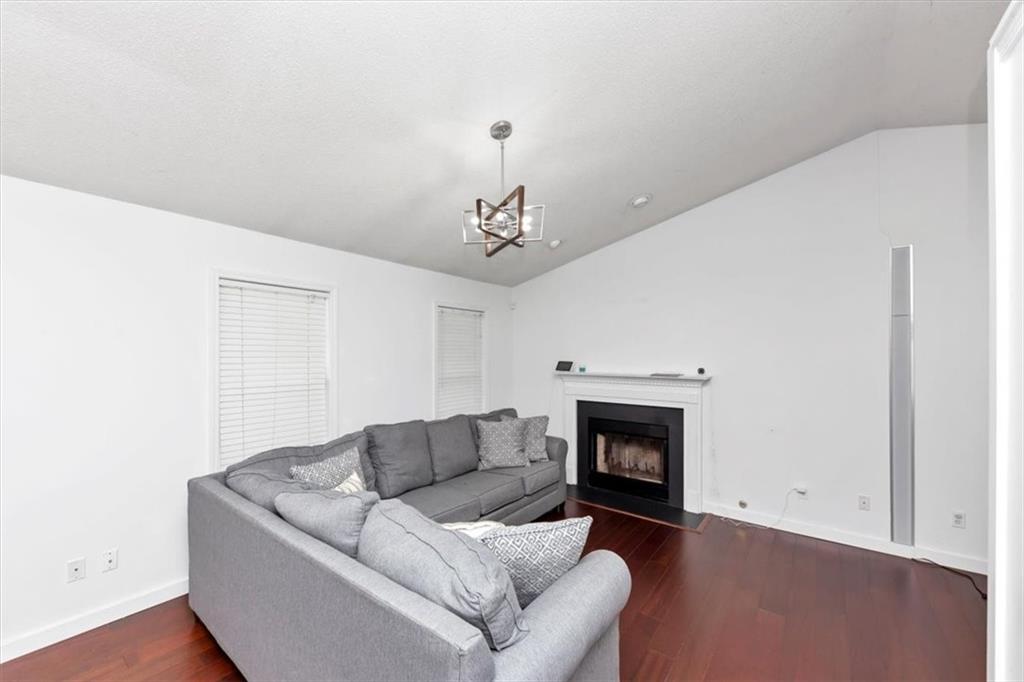 185 WYNGATE Court