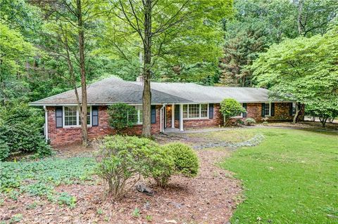 Homes For Sale - 105 Stewart Drive<br/> Atlanta, GA 30342