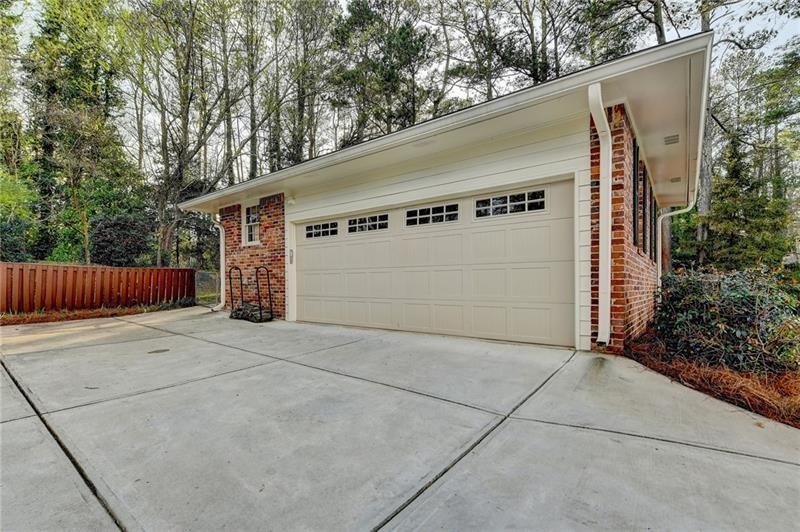 1450 Holly Bank Circle, Atlanta, Georgia image 37