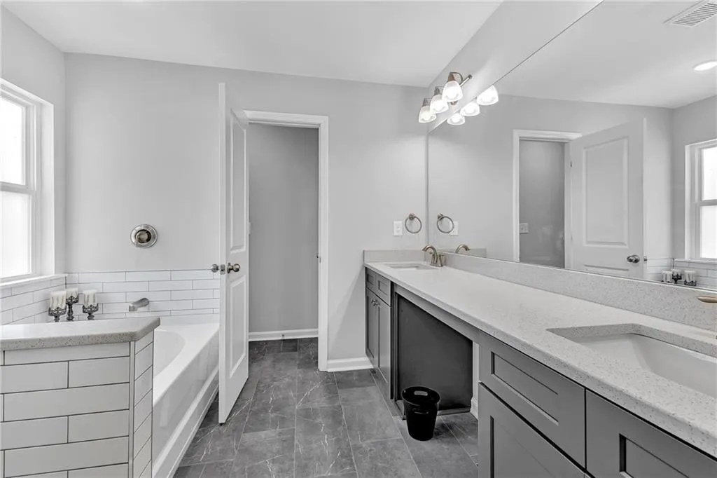 Hapeville, Georgia 30354, United States, 4 Bedrooms Bedrooms, ,3 BathroomsBathrooms,Residential,Coming Soon,98627