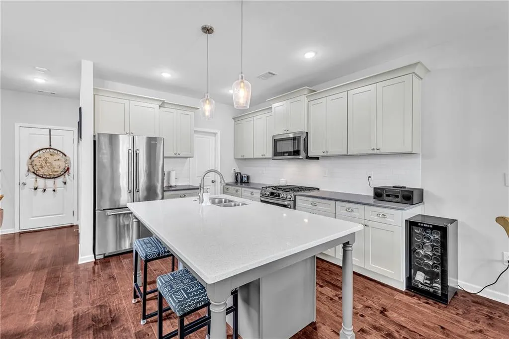 Hapeville, Georgia 30354, United States, 4 Bedrooms Bedrooms, ,3 BathroomsBathrooms,Residential,Coming Soon,98627