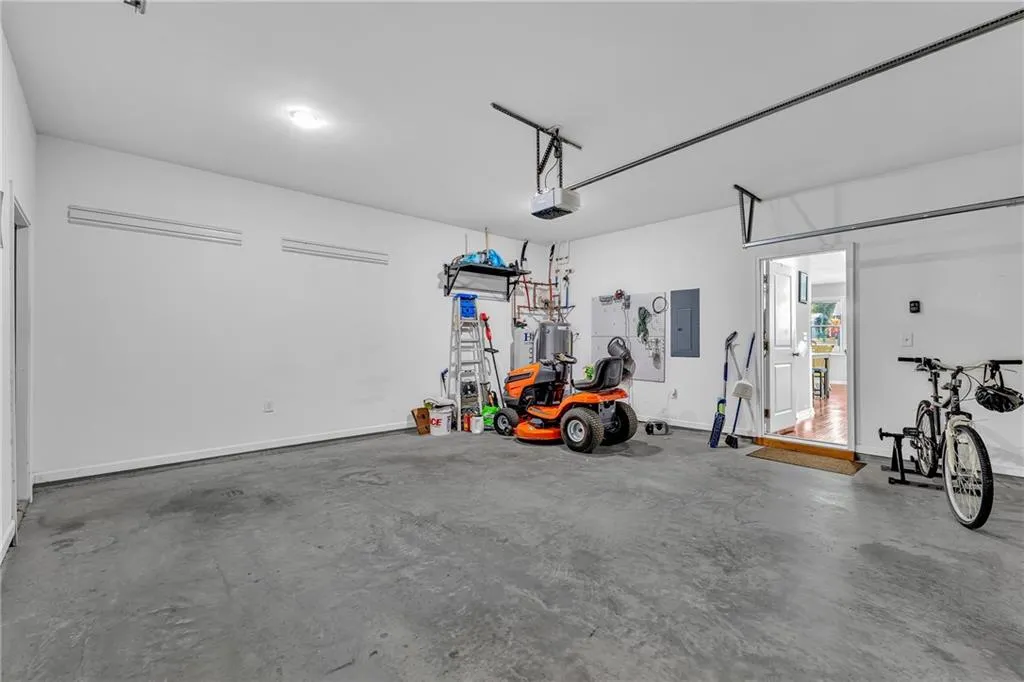 Hapeville, Georgia 30354, United States, 4 Bedrooms Bedrooms, ,3 BathroomsBathrooms,Residential,Coming Soon,98627