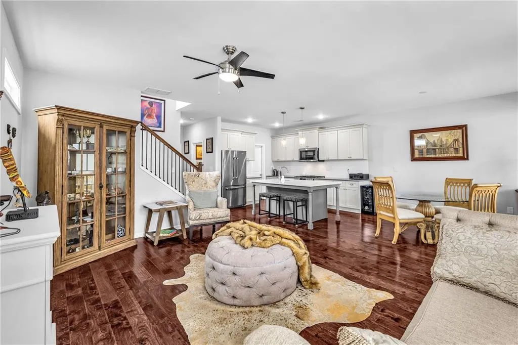 Hapeville, Georgia 30354, United States, 4 Bedrooms Bedrooms, ,3 BathroomsBathrooms,Residential,Coming Soon,98627