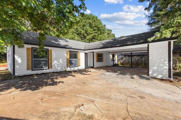 4424 CARRIAGE TRL, STONE MOUNTAIN, GA 30083 - Image d82901f40fbbf8d568dc862a567f0421/2918733275