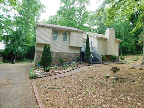 Homes For Sale - 8805 Willow Creek Court<br/> Douglasville, GA 30135