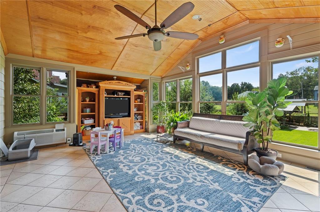 2555 Morgan Lake Drive NE