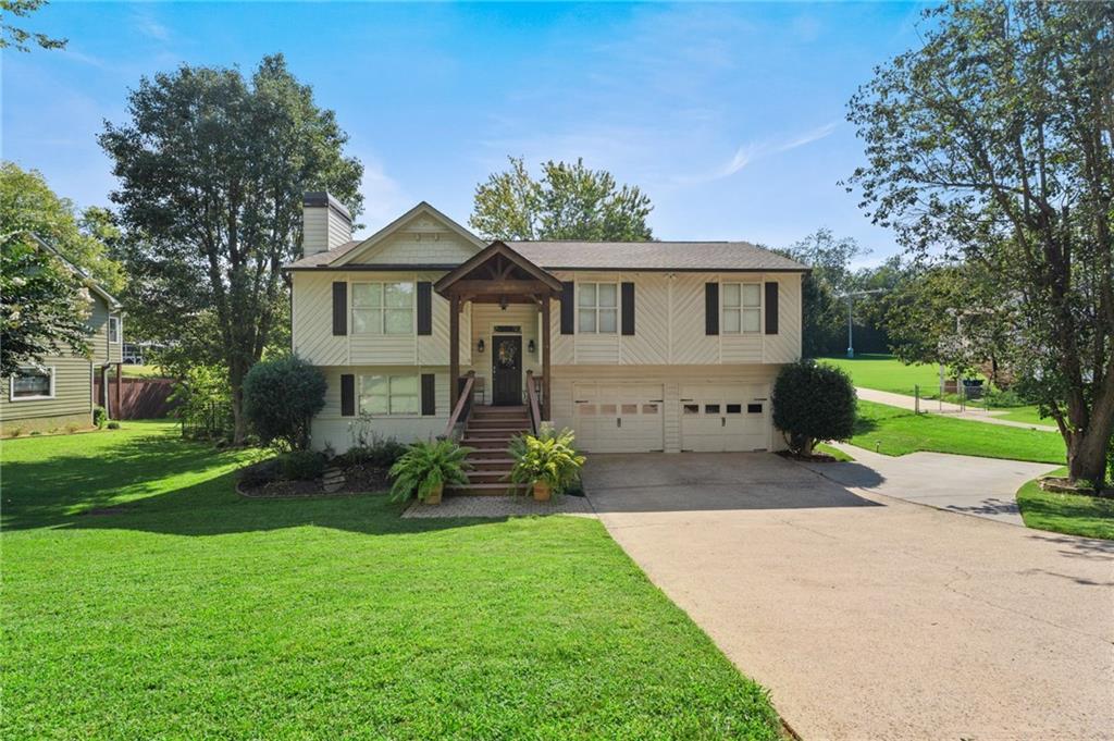 2555 Morgan Lake Drive NE