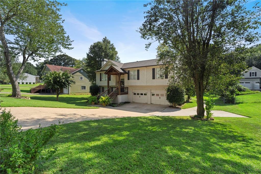 2555 Morgan Lake Drive NE