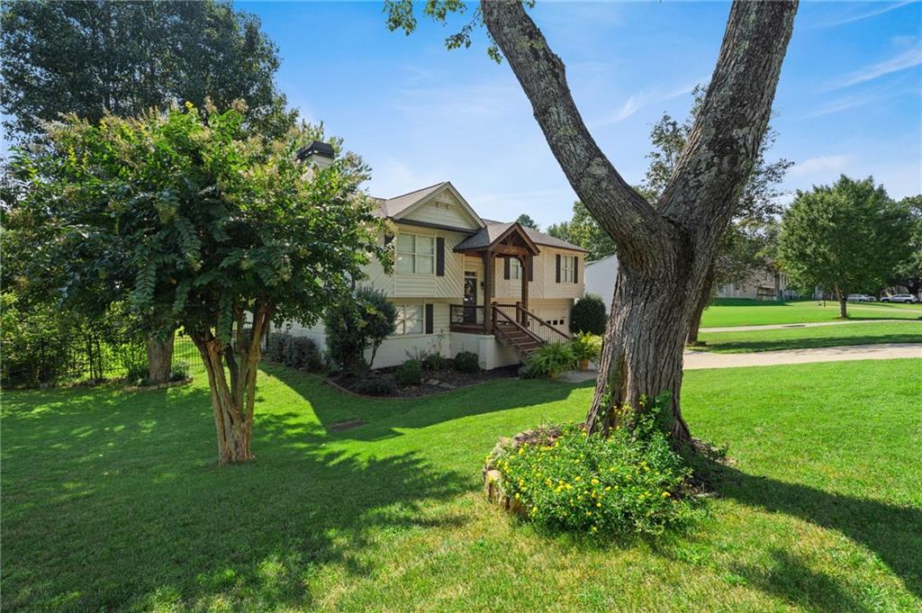 2555 Morgan Lake Drive NE