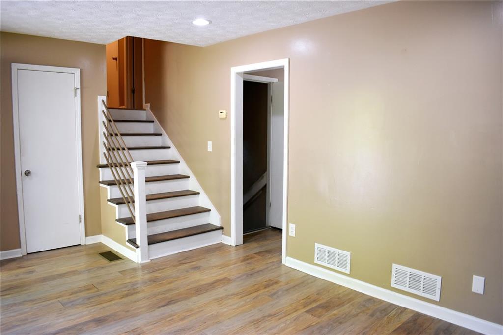 3867 Cherie Glen Road, Snellville, Georgia image 5