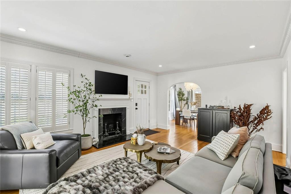 663 Amsterdam Avenue NE