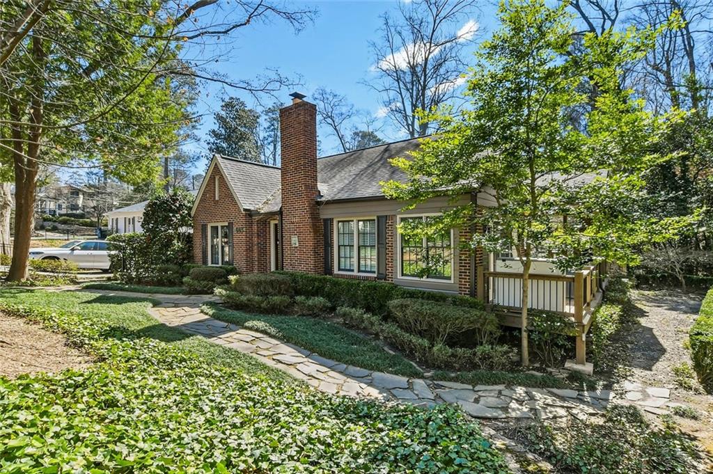 663 Amsterdam Avenue NE