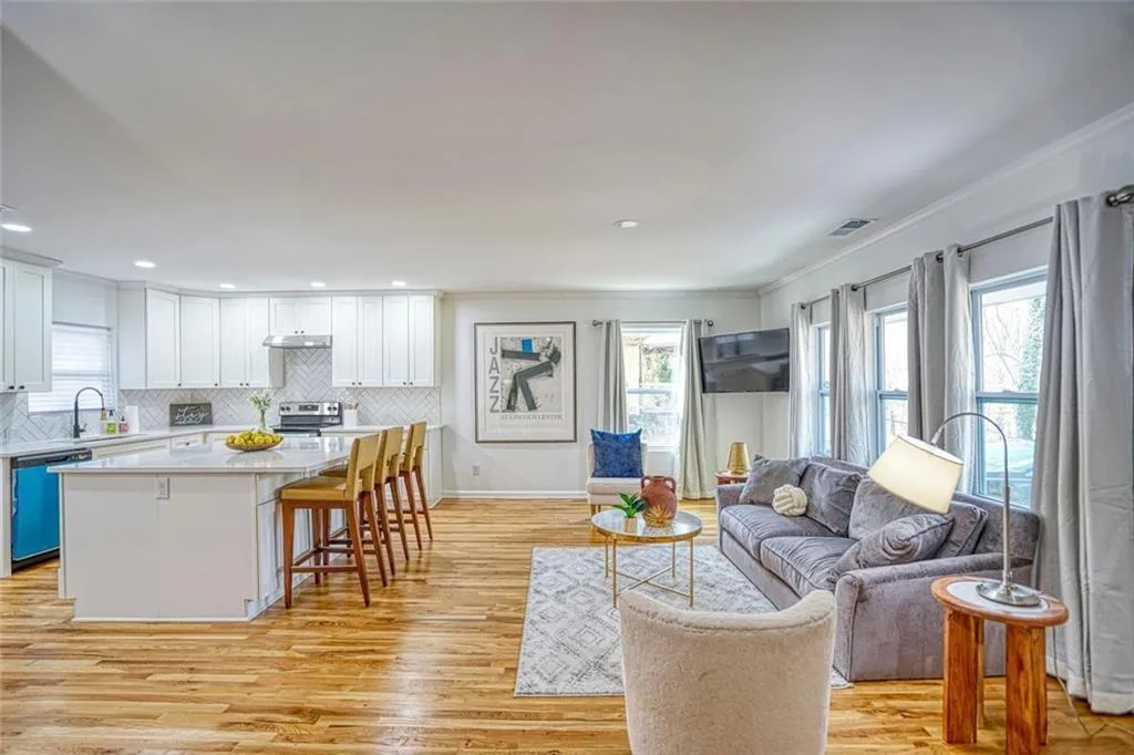 Atlanta, Georgia 30311, United States, 3 Bedrooms Bedrooms, ,3 BathroomsBathrooms,Residential,Active,206440