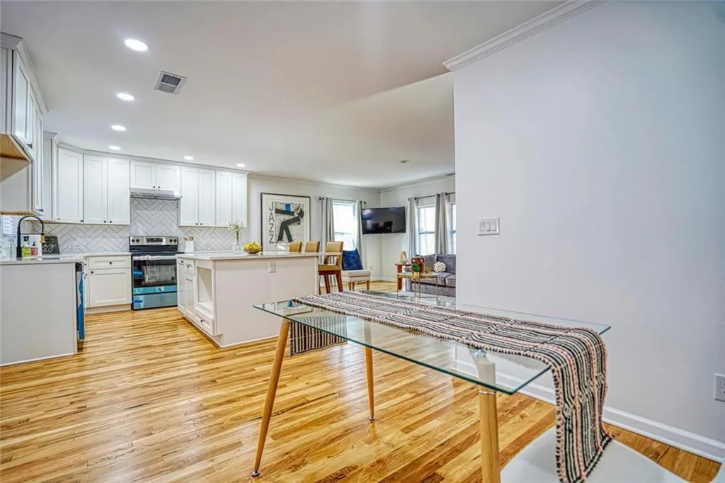 Atlanta, Georgia 30311, United States, 3 Bedrooms Bedrooms, ,3 BathroomsBathrooms,Residential,Active,206440