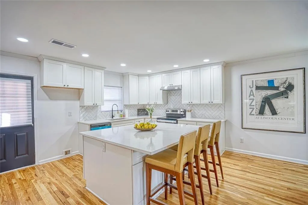 Atlanta, Georgia 30311, United States, 3 Bedrooms Bedrooms, ,3 BathroomsBathrooms,Residential,Active,206440