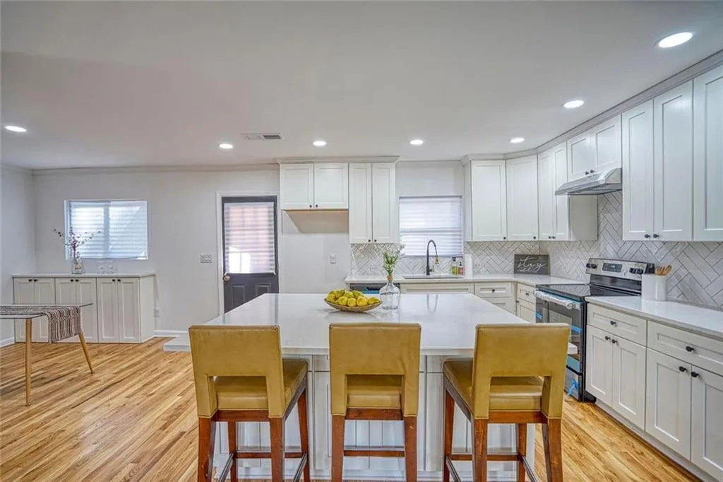 Atlanta, Georgia 30311, United States, 3 Bedrooms Bedrooms, ,3 BathroomsBathrooms,Residential,Active,206440