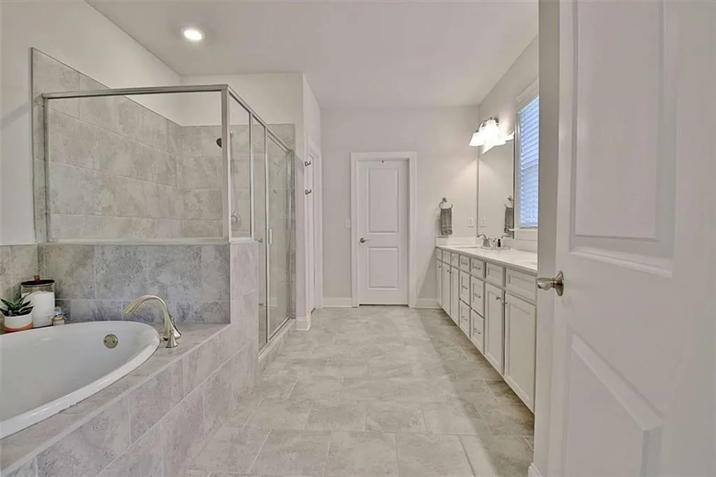 Peachtree City, Georgia 30269, United States, 5 Bedrooms Bedrooms, ,3 BathroomsBathrooms,Residential,Active,207862