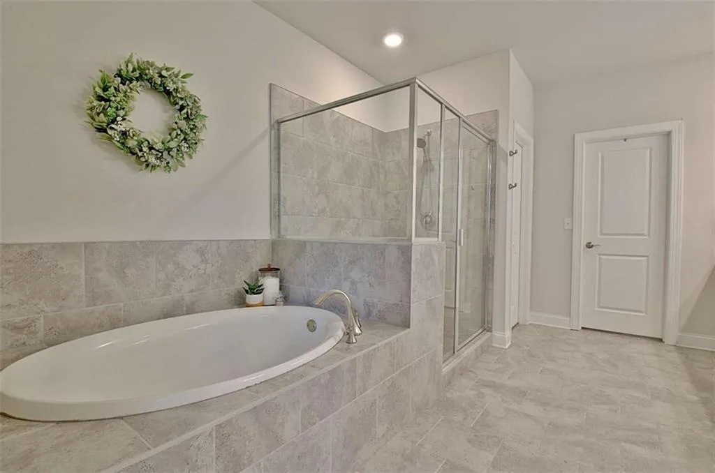 Peachtree City, Georgia 30269, United States, 5 Bedrooms Bedrooms, ,3 BathroomsBathrooms,Residential,Active,207862