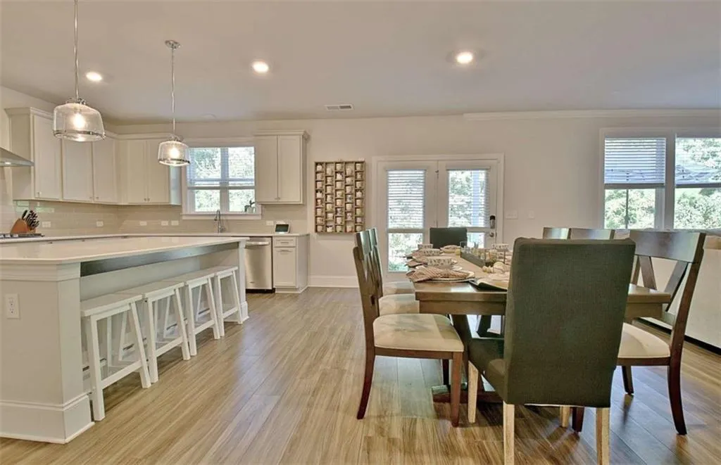 Peachtree City, Georgia 30269, United States, 5 Bedrooms Bedrooms, ,3 BathroomsBathrooms,Residential,Active,207862