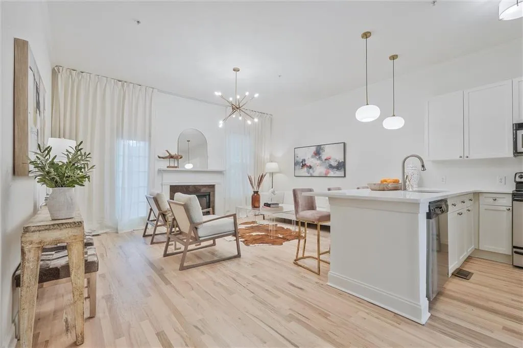 Brookhaven, Georgia 30319, United States, 3 Bedrooms Bedrooms, ,4 BathroomsBathrooms,Residential,Pending,110977