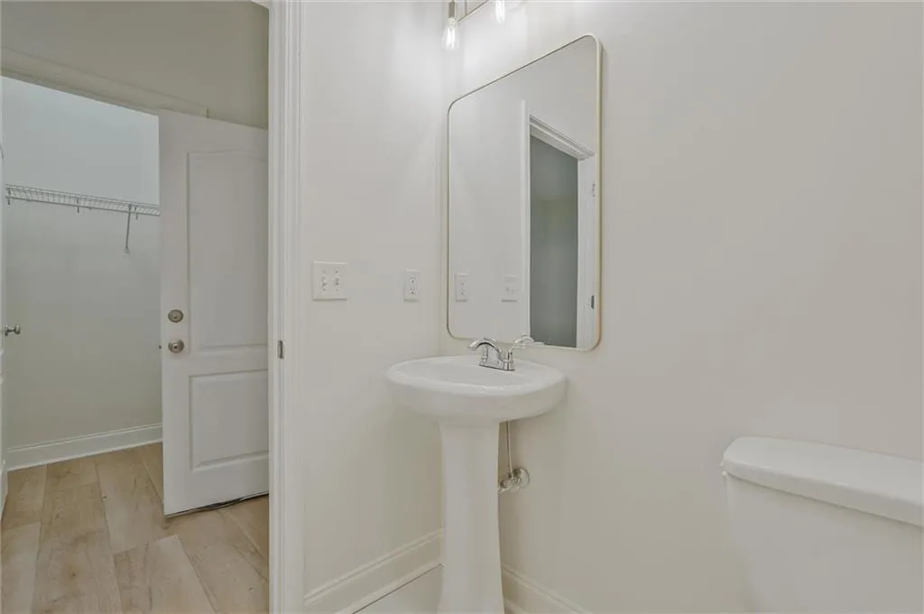 Brookhaven, Georgia 30319, United States, 3 Bedrooms Bedrooms, ,4 BathroomsBathrooms,Residential,Pending,110977