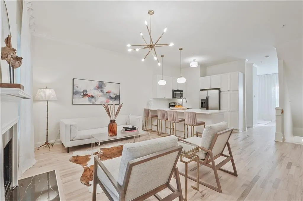 Brookhaven, Georgia 30319, United States, 3 Bedrooms Bedrooms, ,4 BathroomsBathrooms,Residential,Pending,110977