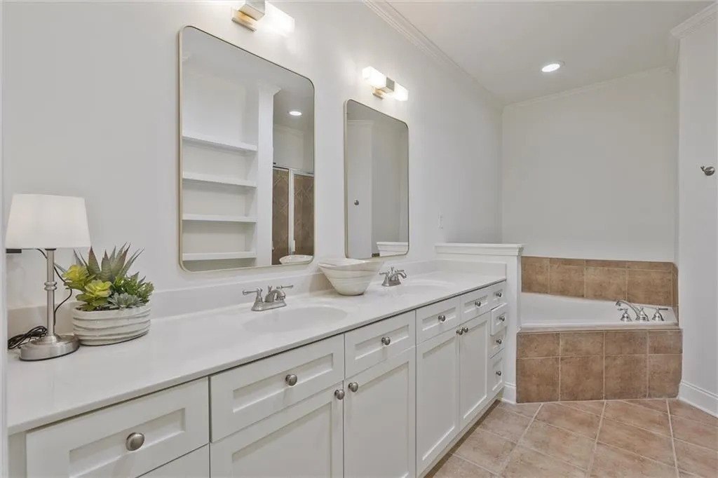 Brookhaven, Georgia 30319, United States, 3 Bedrooms Bedrooms, ,4 BathroomsBathrooms,Residential,Pending,110977