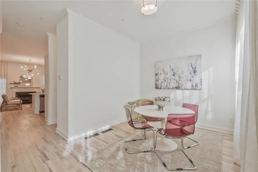 Brookhaven, Georgia 30319, United States, 3 Bedrooms Bedrooms, ,4 BathroomsBathrooms,Residential,Pending,110977