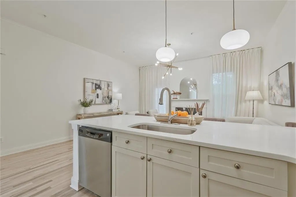 Brookhaven, Georgia 30319, United States, 3 Bedrooms Bedrooms, ,4 BathroomsBathrooms,Residential,Pending,110977