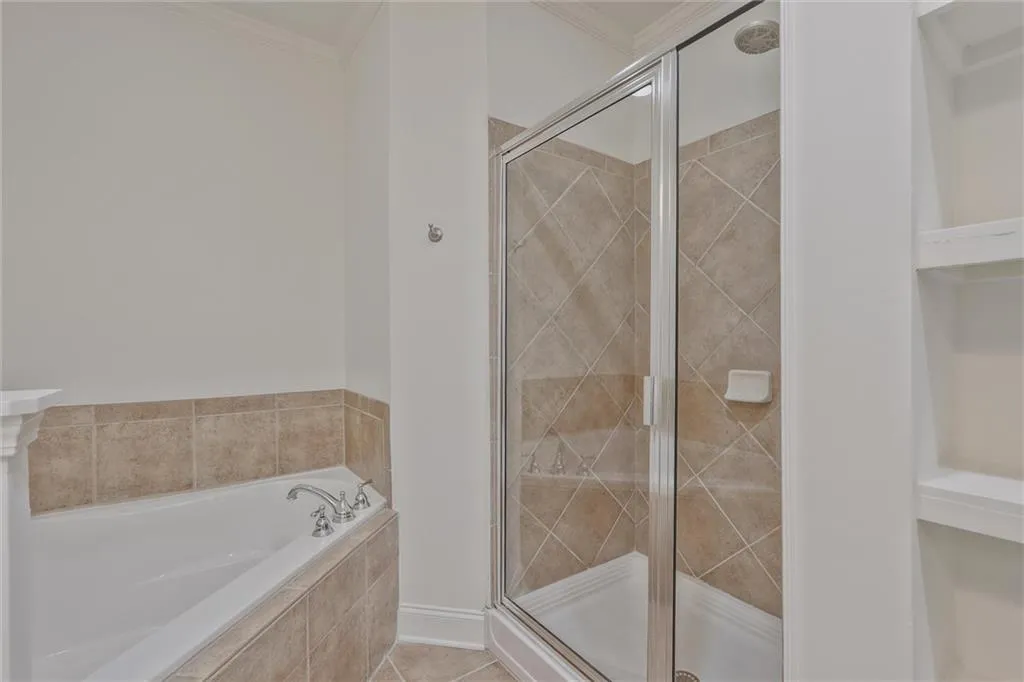 Brookhaven, Georgia 30319, United States, 3 Bedrooms Bedrooms, ,4 BathroomsBathrooms,Residential,Pending,110977