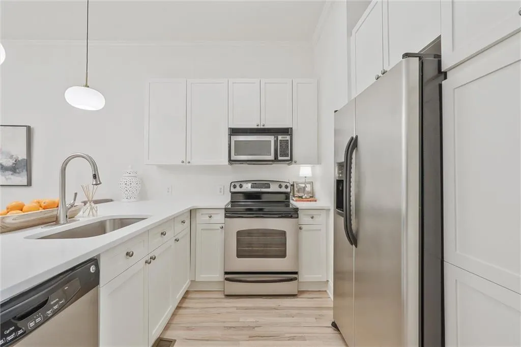 Brookhaven, Georgia 30319, United States, 3 Bedrooms Bedrooms, ,4 BathroomsBathrooms,Residential,Pending,110977