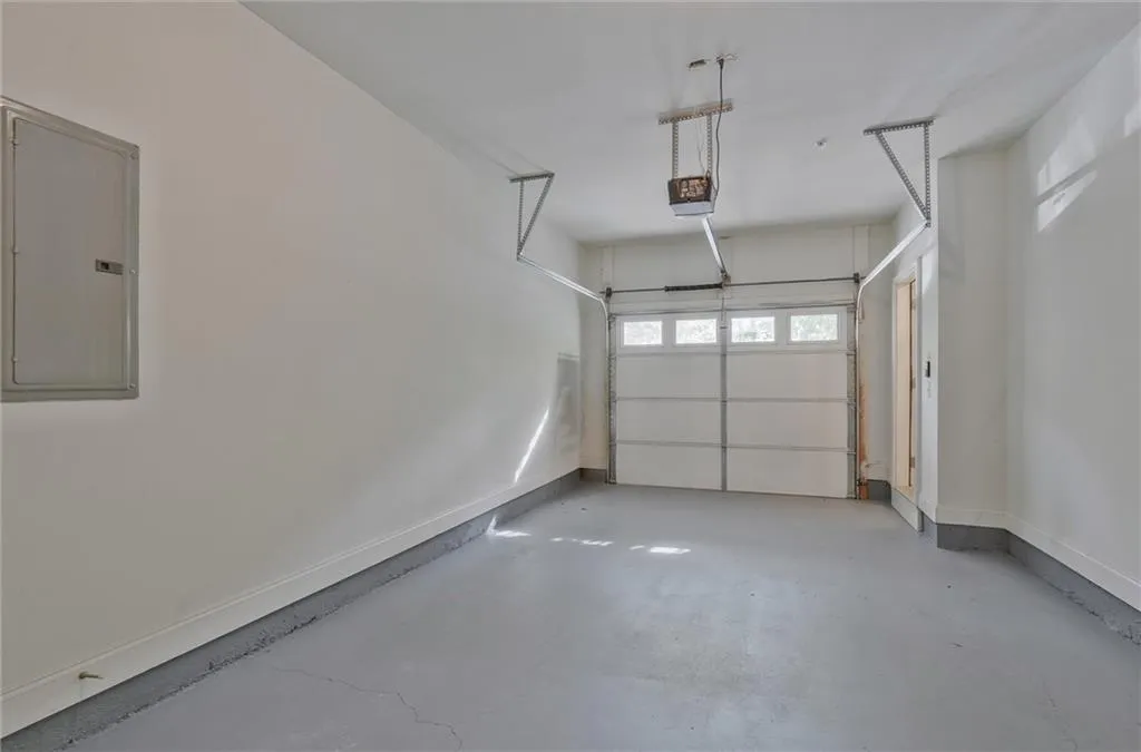 Brookhaven, Georgia 30319, United States, 3 Bedrooms Bedrooms, ,4 BathroomsBathrooms,Residential,Pending,110977