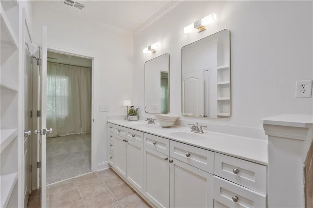 Brookhaven, Georgia 30319, United States, 3 Bedrooms Bedrooms, ,4 BathroomsBathrooms,Residential,Pending,110977