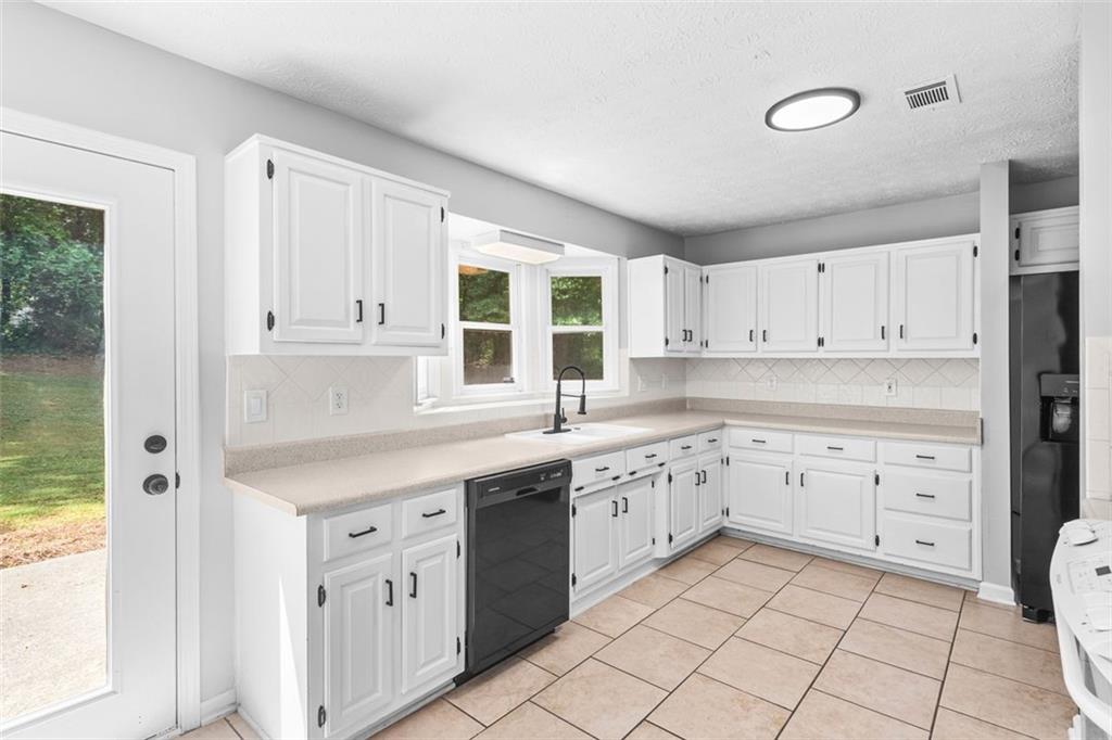 221 The Esplanade Way, Loganville, Georgia image 18