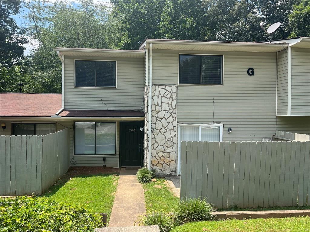 RENOVATED 2 BDRM/2.5 BATH UNIT WITH GRANITE TOPS IN KITCHEN & UPSTAIRS BATH, NEW INTERIOR PAINT. MOVE IN READY.