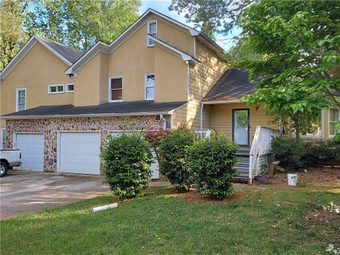 Homes For Sale - 2401 Chauncey Lane<br/> Marietta, GA 30064