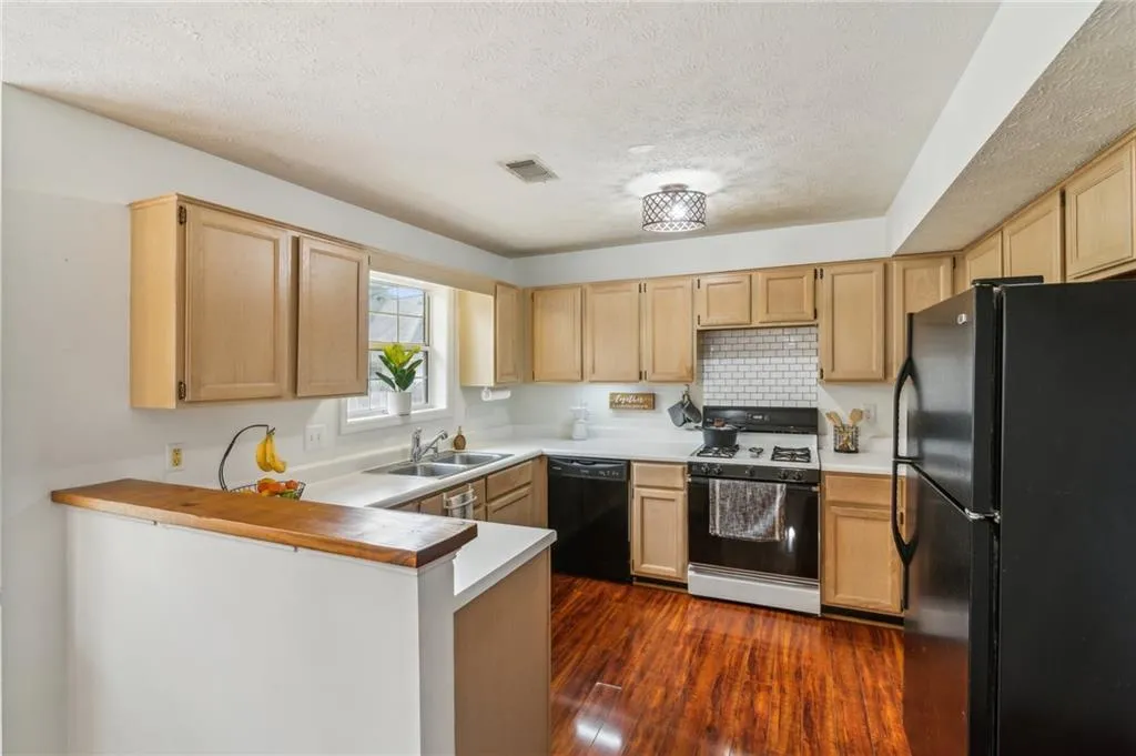 Lawrenceville, Georgia 30043, United States, 3 Bedrooms Bedrooms, ,3 BathroomsBathrooms,Residential,Active,88778