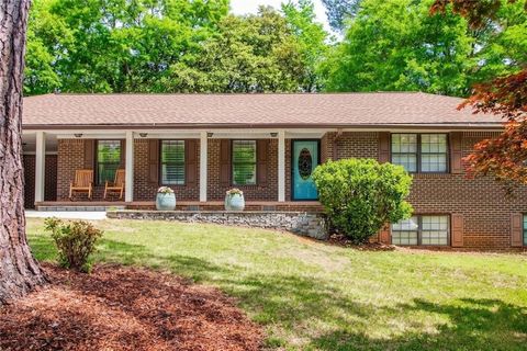 Photo of 2822 Cartwright Drive, Decatur, GA 30033 (MLS # 7766027)
