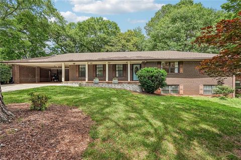 Photo of 2822 Cartwright Drive, Decatur, GA 30033 (MLS # 7766027)