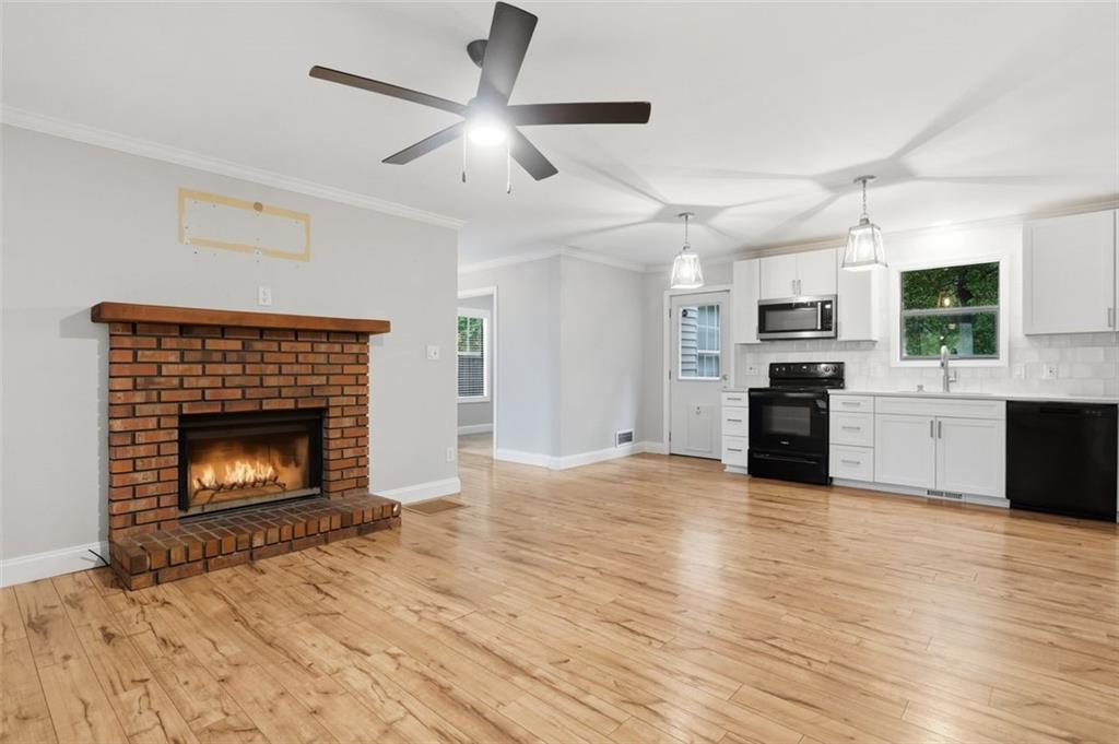 2550 Lakeview Trail